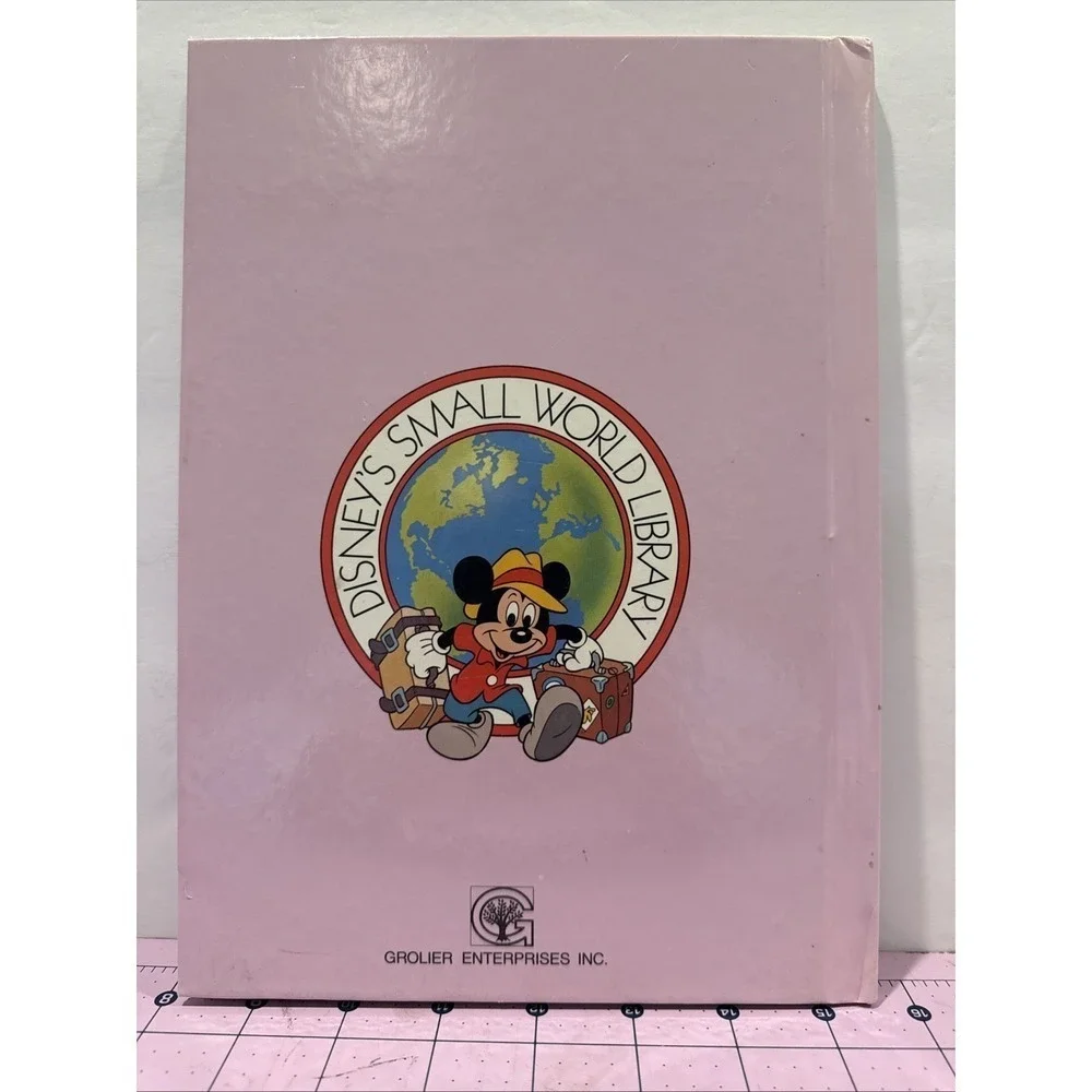 The Castle Ghost An Adventure In Great Britain (Disney's Small World‎ Library)